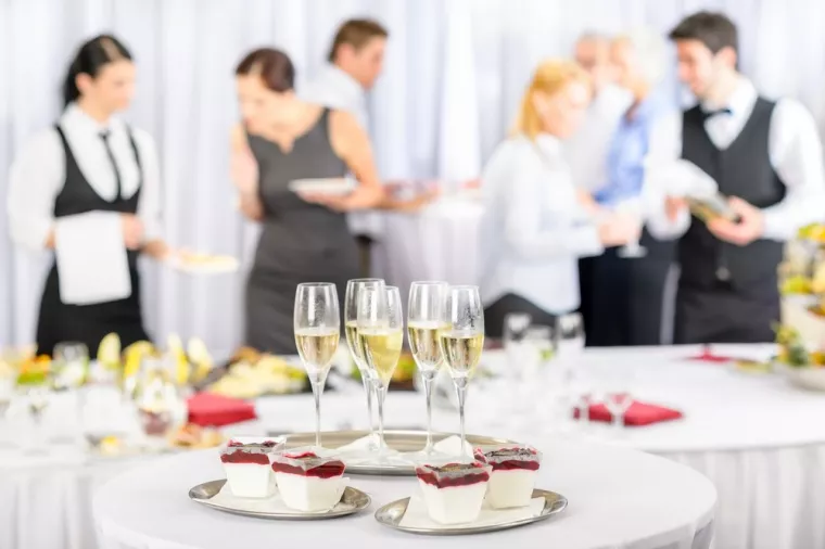 Trouver un traiteur pour un séminaire d'entreprise avec un menu sur mesure, Béziers, Vatou Traiteur